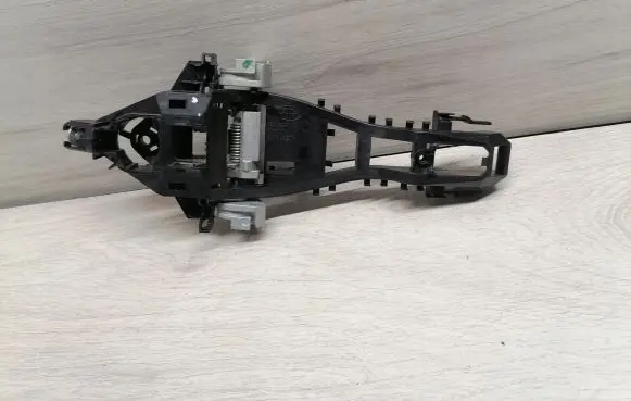 Rear door exterior handle/bracket