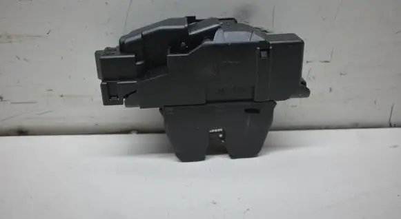 Peugeot 308 SW Tailgate lock latch 9684648380