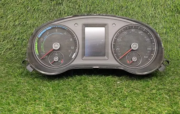 Volkswagen Jetta VI Speedometer (instrument cluster) 5C6920970D