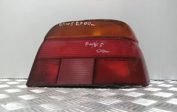 BMW 5 E39 Tail light lenses 8358032