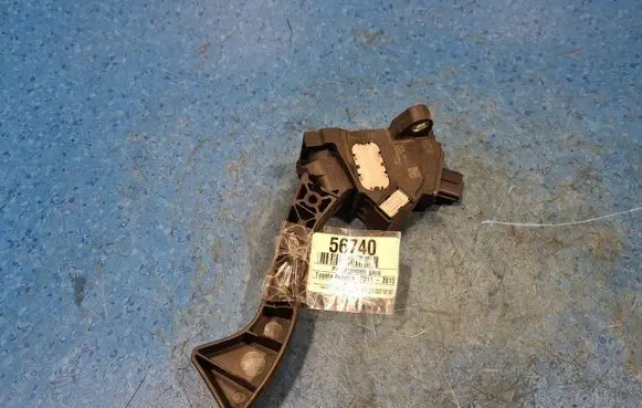 Toyota Avensis T270 Accelerator pedal position sensor 78110-02012