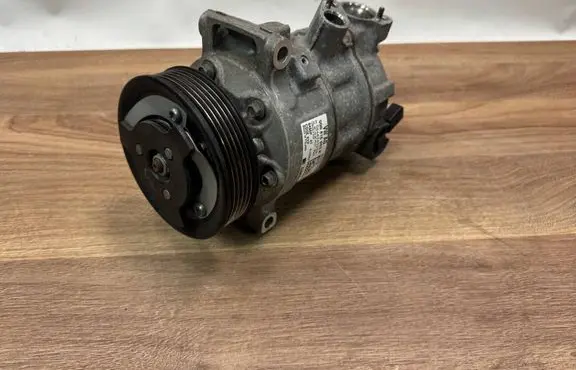 Volkswagen Golf VII Air conditioning (A/C) compressor (pump) 5Q0816803K