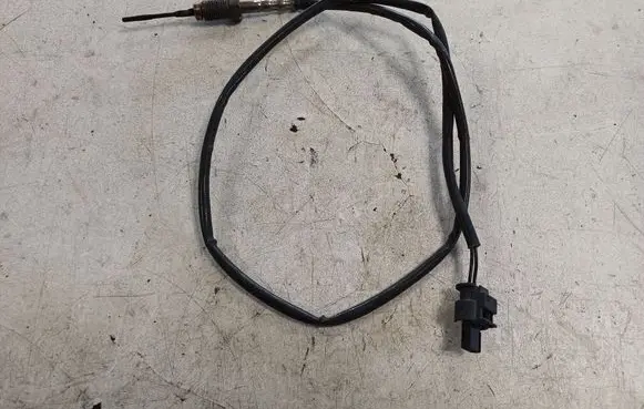 BMW 5 F10 F11 Exhaust gas temperature sensor 8589813