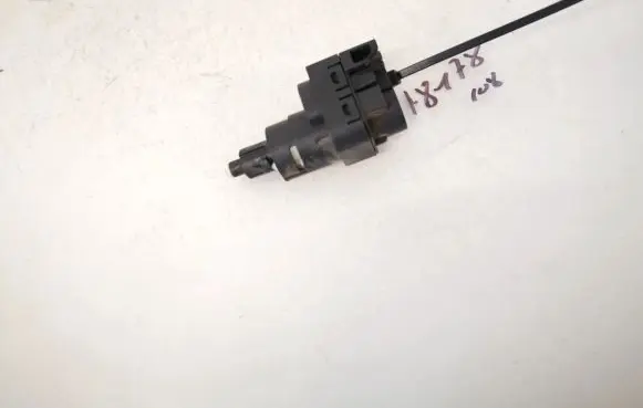 Skoda Octavia Mk2 (1Z) Brake pedal sensor switch 6q0945511
