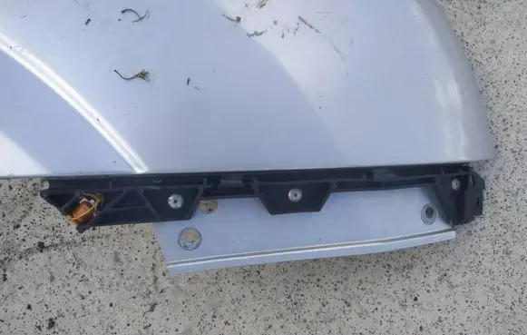 Opel Signum Front bumper mounting bracket