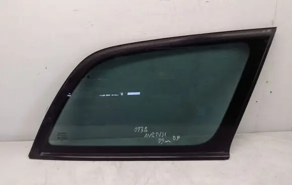 Toyota Avensis T220 Rear side window