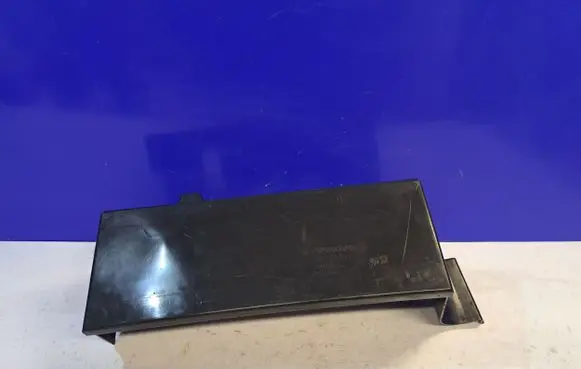 Volvo XC90 Battery box tray cover/lid 30782017