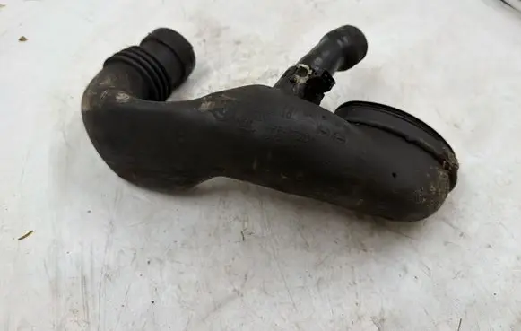 BMW 3 E90 E91 Air intake duct part 137179164