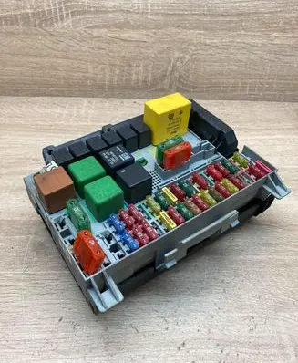 Opel Vectra B Fuse module 09152787