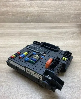 Volvo V70 Fuse module 30728512 28017881