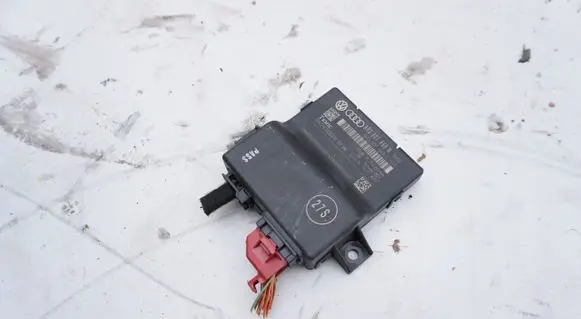 Audi A4 S4 B8 8K Gateway control module 8R0907468N