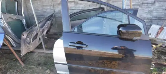 Mazda 5 Front door
