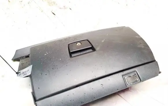 Volvo V50 Glove box 39871860
