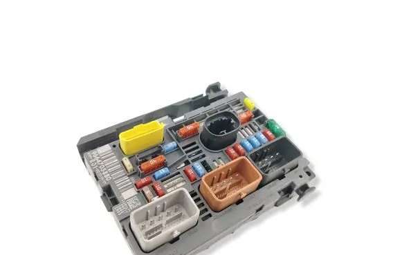 Citroen C4 Grand Picasso Fuse module 9664705880