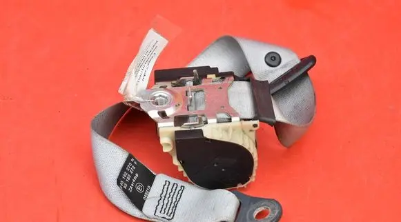 Opel Tigra B Front seatbelt 93162270N