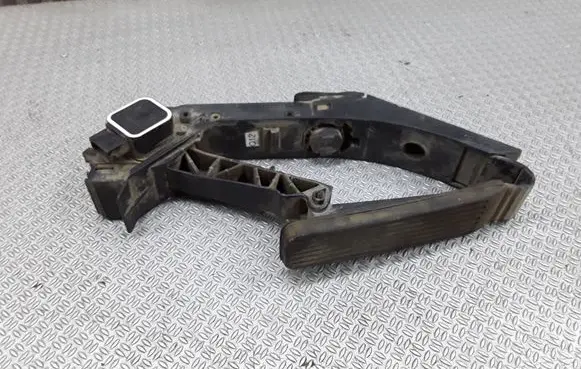Mercedes-Benz S W220 Accelerator throttle pedal A2203000004