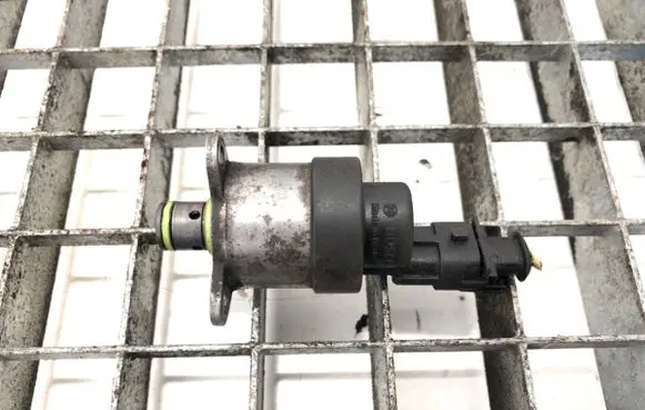 Renault Master II Fuel pressure regulator 