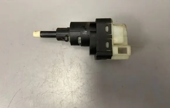 Volkswagen Touran I Brake pedal sensor switch 330545