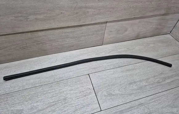 BMW 2 F45 Rubber seal front door (on door) 7298833
