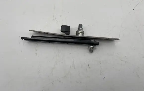 Iveco Daily 5th gen Seat belt adjustment rail 00039320