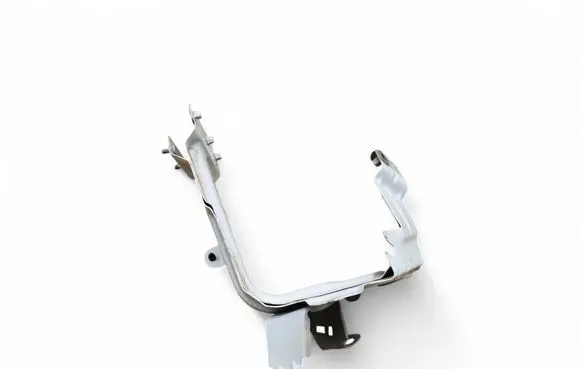 Audi Q7 4M Fender mounting bracket 4M0821138B