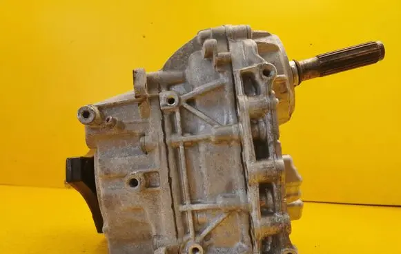 Gearbox transfer box case