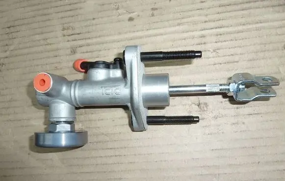 KIA Sorento Clutch master cylinder N2500318