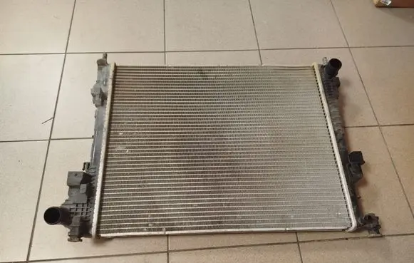 Opel Vivaro Coolant radiator