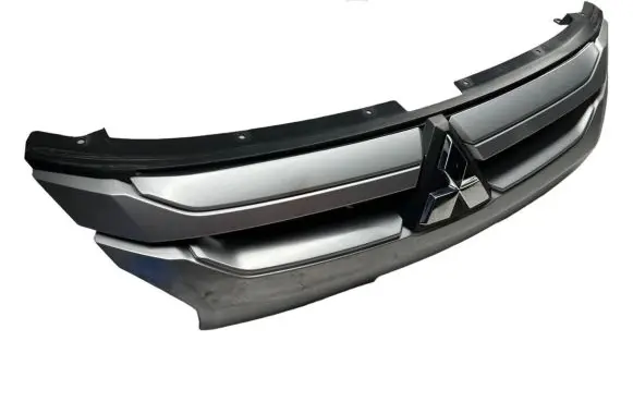 Mitsubishi L200 Front bumper upper radiator grill 7450B291ZZ