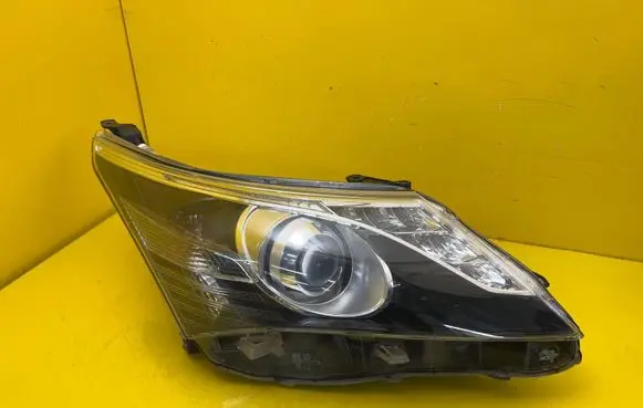 Toyota Avensis T270 Headlight/headlamp 1000017687