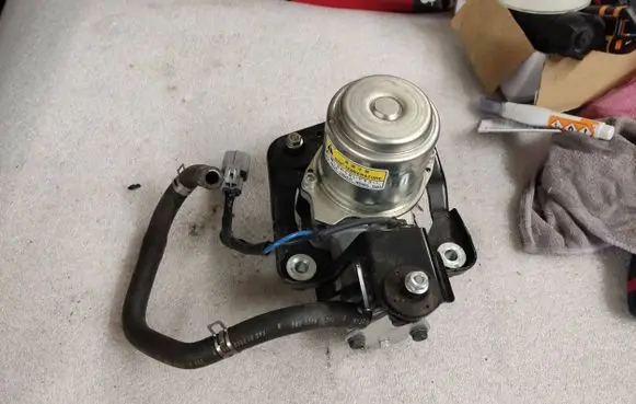 Mitsubishi Outlander Vacuum pump 