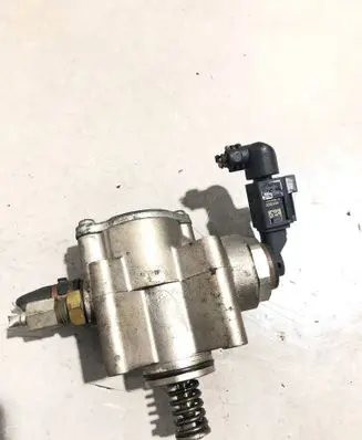 Volkswagen Jetta V Fuel injection high pressure pump 03C127025R