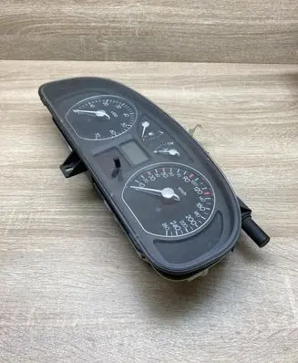 Renault Laguna II Speedometer (instrument cluster) 8200170311