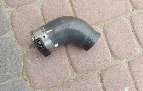 Renault Master III Air intake hose/pipe 102TYS