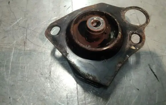 Toyota Prius (XW20) Engine mount bracket