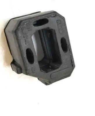 BMW 5 G30 G31 G38 Radiator mount bracket 8632143