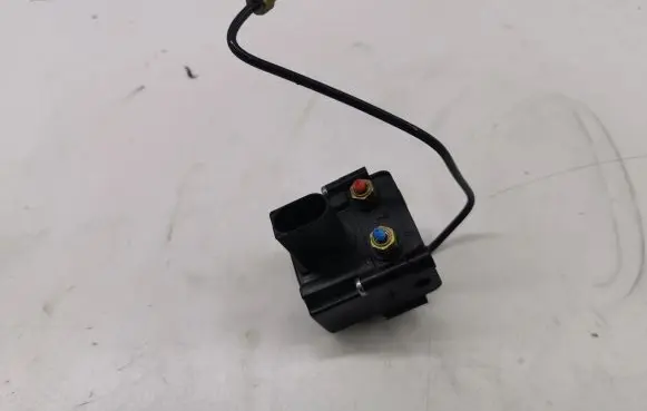 BMW X5 E70 Air suspension valve block 