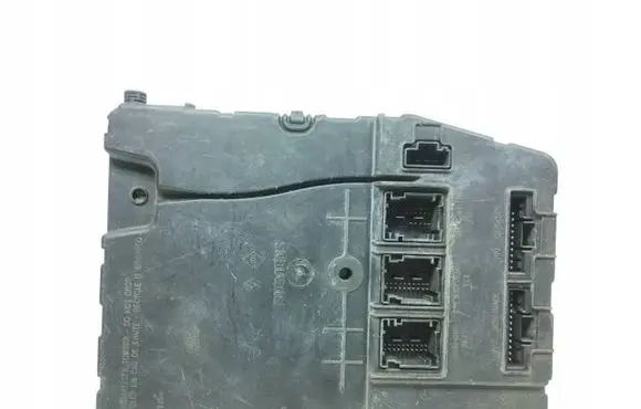 Renault Scenic I Fuse module 8200525384 05137 S118490150D