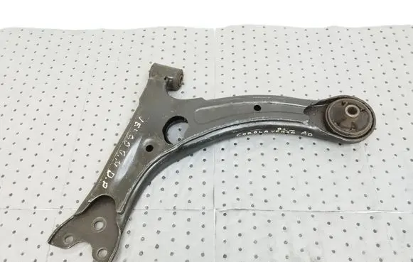 Toyota Corolla Verso E121 Front lower control arm/wishbone