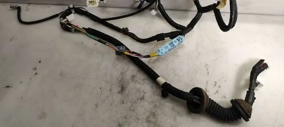 Lexus IS 220D-250-350 Front door wiring loom 8215153140F