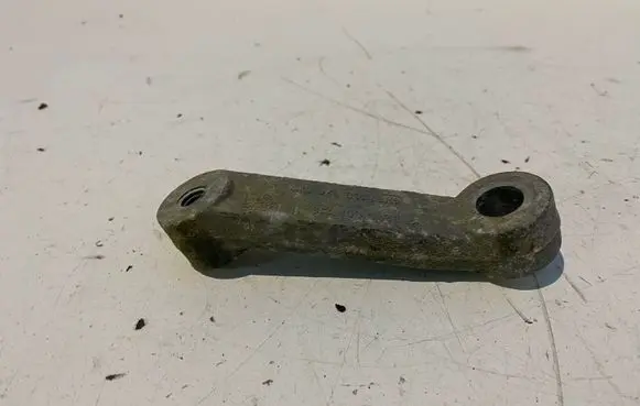 Opel Vivaro Engine mounting bracket 91165626 8200008215