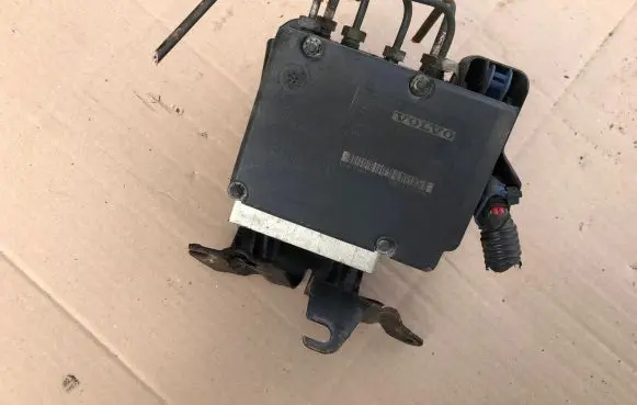 Volvo S70 V70 V70 XC ABS Pump 9472649