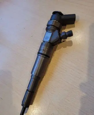 BMW 1 E81 E87 Fuel injector 0445110209