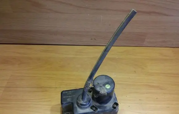 Audi 100 S4 C4 Central locking vacuum pump 443862257B