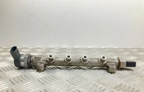 Audi A3 S3 8V Fuel pressure regulator 04L089D 057130764AB 04L906054