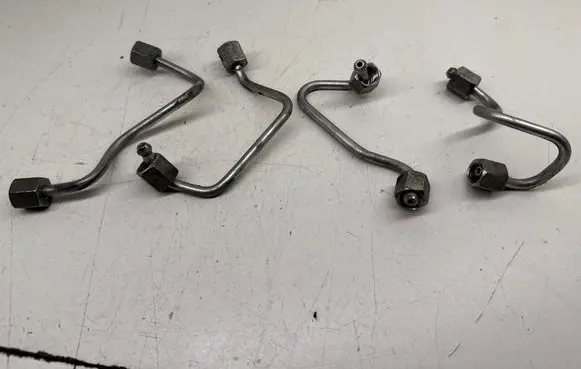Fuel injector supply line/pipe