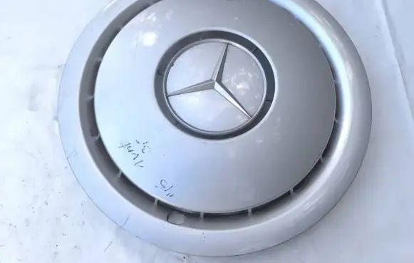 Mercedes-Benz E W124 R15 wheel hub/cap/trim 1244010424 12440102 7226310