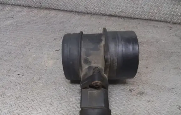 Volkswagen Touran I Mass air flow meter 0281002461 074906461B