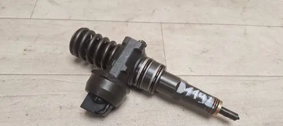Fuel injector