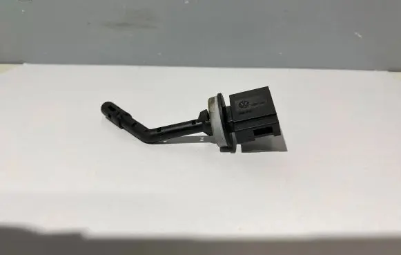 Volkswagen PASSAT B6 Coolant temperature sensor 1K0907543F